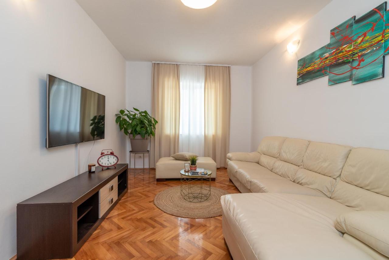 Apartment Radic-Perfect Location For Summer Activities Trogir Exterior foto