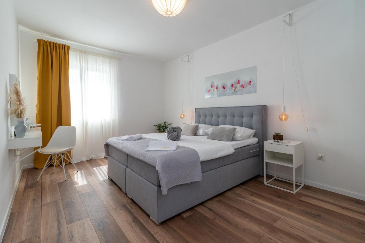 Apartment Radic-Perfect Location For Summer Activities Trogir Exterior foto